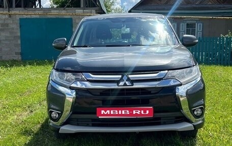 Mitsubishi Outlander III рестайлинг 3, 2015 год, 1 180 000 рублей, 2 фотография