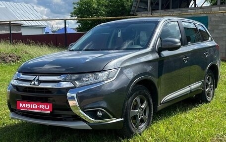 Mitsubishi Outlander III рестайлинг 3, 2015 год, 1 180 000 рублей, 3 фотография