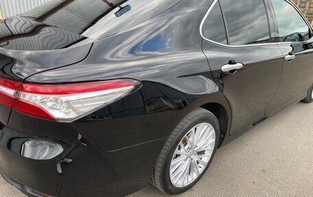 Toyota Camry, 2018 год, 2 700 000 рублей, 4 фотография