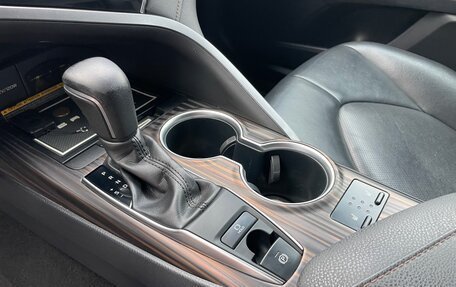 Toyota Camry, 2018 год, 2 700 000 рублей, 11 фотография