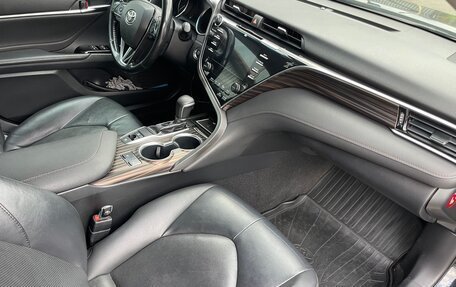 Toyota Camry, 2018 год, 2 700 000 рублей, 16 фотография