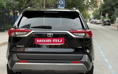 Toyota RAV4, 2021 год, 4 250 000 рублей, 3 фотография