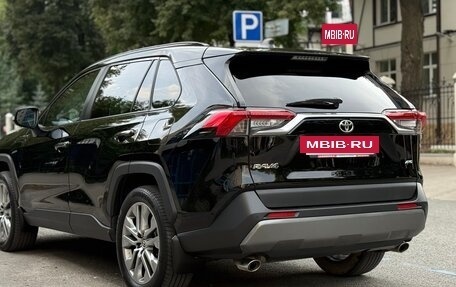 Toyota RAV4, 2021 год, 4 250 000 рублей, 2 фотография