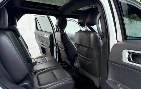 Ford Explorer VI, 2015 год, 1 980 000 рублей, 13 фотография