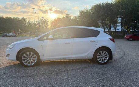 Opel Astra J, 2011 год, 650 000 рублей, 4 фотография