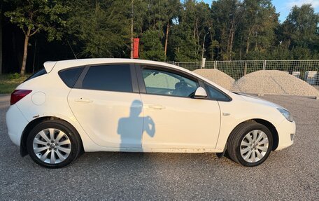 Opel Astra J, 2011 год, 650 000 рублей, 2 фотография