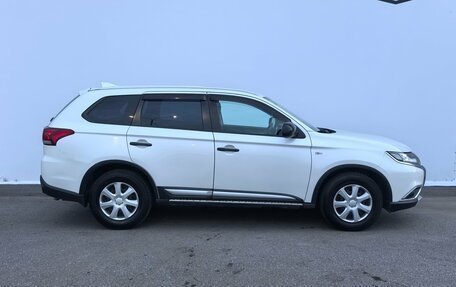 Mitsubishi Outlander III рестайлинг 3, 2017 год, 1 520 000 рублей, 4 фотография