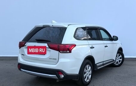 Mitsubishi Outlander III рестайлинг 3, 2017 год, 1 520 000 рублей, 2 фотография