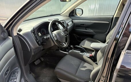 Mitsubishi Outlander III рестайлинг 3, 2017 год, 1 650 000 рублей, 6 фотография