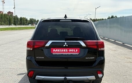Mitsubishi Outlander III рестайлинг 3, 2017 год, 1 650 000 рублей, 4 фотография