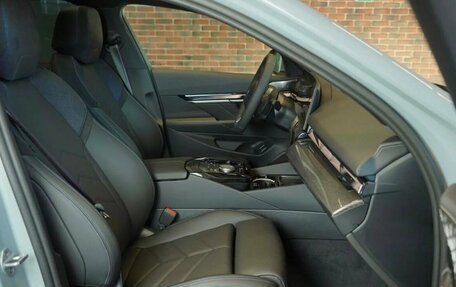 BMW 5 серия, 2025 год, 12 689 000 рублей, 3 фотография