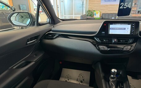 Toyota C-HR I рестайлинг, 2018 год, 1 949 900 рублей, 14 фотография