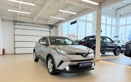 Toyota C-HR I рестайлинг, 2018 год, 1 949 900 рублей, 8 фотография