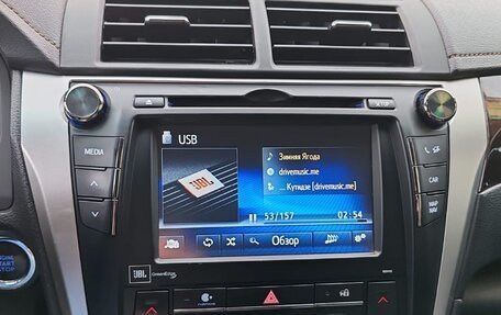 Toyota Camry, 2017 год, 2 100 000 рублей, 4 фотография