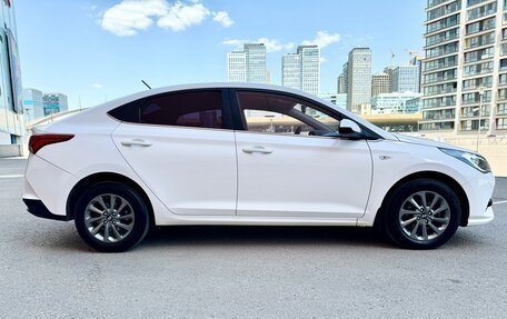 Hyundai Solaris II рестайлинг, 2021 год, 1 550 000 рублей, 5 фотография