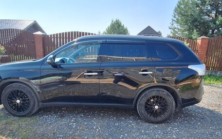 Mitsubishi Outlander III рестайлинг 3, 2014 год, 1 350 000 рублей, 4 фотография