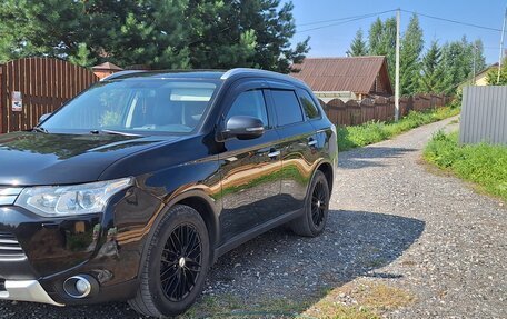 Mitsubishi Outlander III рестайлинг 3, 2014 год, 1 350 000 рублей, 5 фотография