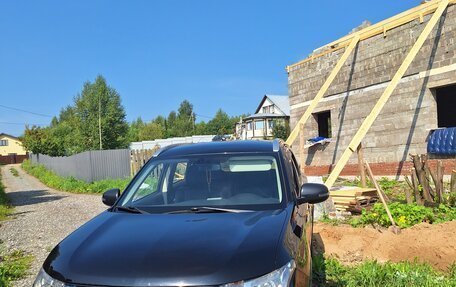 Mitsubishi Outlander III рестайлинг 3, 2014 год, 1 350 000 рублей, 19 фотография