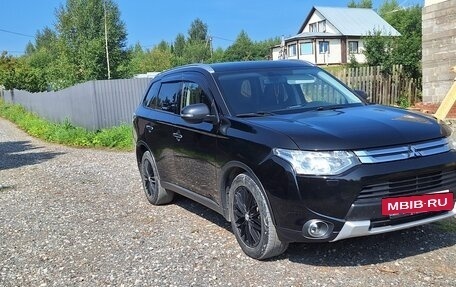 Mitsubishi Outlander III рестайлинг 3, 2014 год, 1 350 000 рублей, 6 фотография