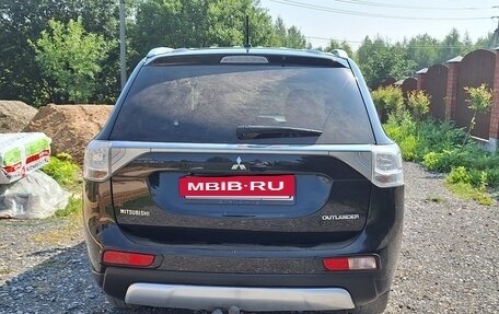 Mitsubishi Outlander III рестайлинг 3, 2014 год, 1 350 000 рублей, 12 фотография