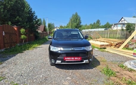 Mitsubishi Outlander III рестайлинг 3, 2014 год, 1 350 000 рублей, 8 фотография