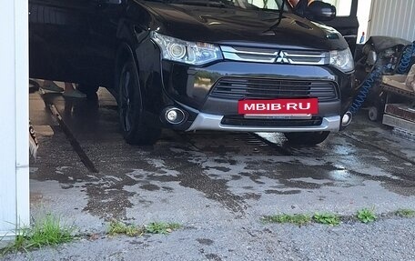Mitsubishi Outlander III рестайлинг 3, 2014 год, 1 350 000 рублей, 15 фотография