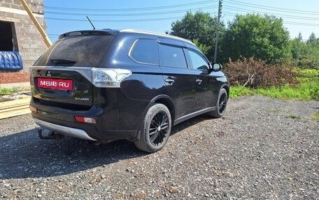 Mitsubishi Outlander III рестайлинг 3, 2014 год, 1 350 000 рублей, 9 фотография