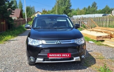 Mitsubishi Outlander III рестайлинг 3, 2014 год, 1 350 000 рублей, 7 фотография
