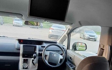 Toyota Noah III, 2008 год, 1 170 000 рублей, 2 фотография