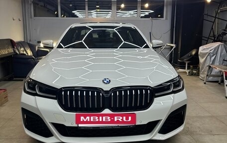 BMW 5 серия, 2021 год, 5 300 000 рублей, 3 фотография