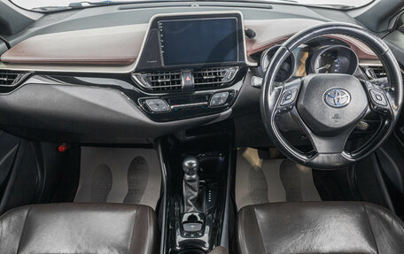 Toyota C-HR I рестайлинг, 2019 год, 1 999 000 рублей, 10 фотография