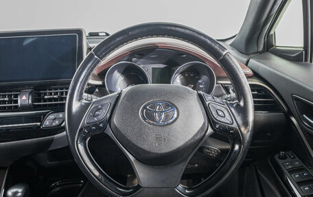 Toyota C-HR I рестайлинг, 2019 год, 1 999 000 рублей, 14 фотография