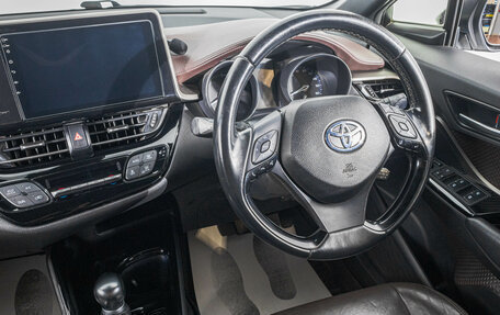 Toyota C-HR I рестайлинг, 2019 год, 1 999 000 рублей, 17 фотография