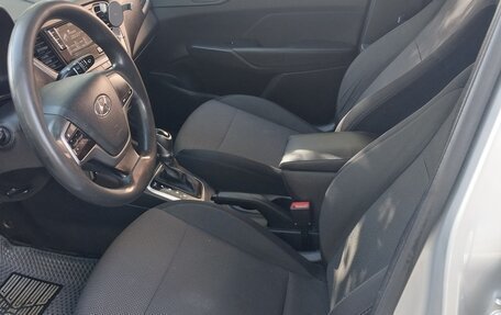 Hyundai Solaris II рестайлинг, 2018 год, 850 000 рублей, 9 фотография