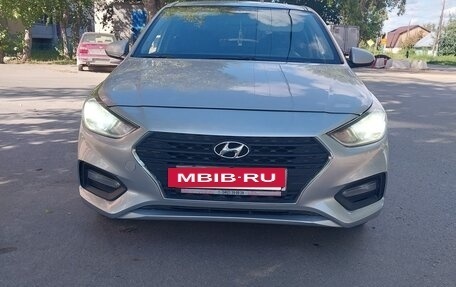 Hyundai Solaris II рестайлинг, 2018 год, 850 000 рублей, 2 фотография