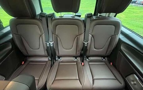 Mercedes-Benz V-Класс, 2024 год, 10 250 000 рублей, 12 фотография