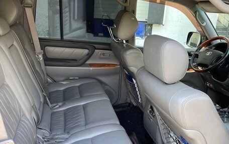 Toyota Land Cruiser 100 рестайлинг 2, 2006 год, 2 700 000 рублей, 13 фотография