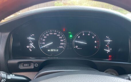 Toyota Land Cruiser 100 рестайлинг 2, 2006 год, 2 700 000 рублей, 10 фотография