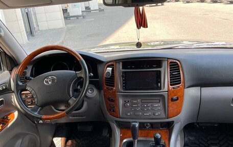 Toyota Land Cruiser 100 рестайлинг 2, 2006 год, 2 700 000 рублей, 11 фотография