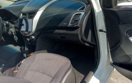 Hyundai Solaris II рестайлинг, 2013 год, 550 000 рублей, 7 фотография