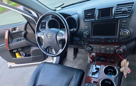 Toyota Highlander III, 2013 год, 2 200 000 рублей, 4 фотография