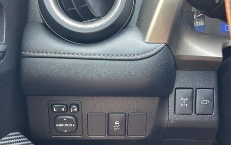 Toyota RAV4, 2014 год, 2 350 000 рублей, 21 фотография
