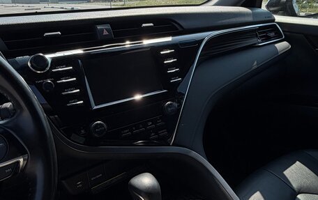 Toyota Camry, 2018 год, 2 200 000 рублей, 6 фотография