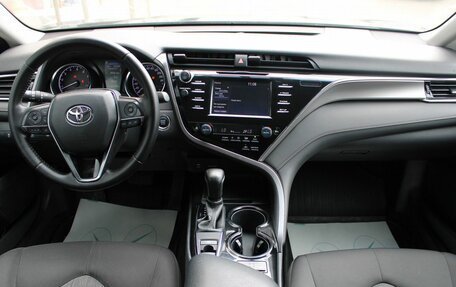 Toyota Camry, 2021 год, 2 335 000 рублей, 10 фотография