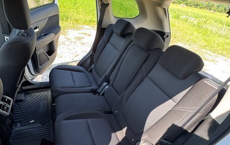 Mitsubishi Outlander III рестайлинг 3, 2021 год, 3 000 000 рублей, 8 фотография