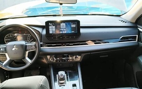 Mitsubishi Outlander, 2023 год, 2 910 111 рублей, 16 фотография