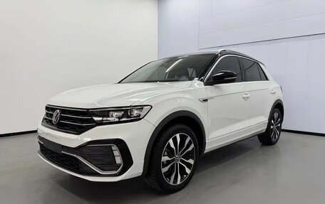 Volkswagen T-Roc I, 2022 год, 1 900 000 рублей, 1 фотография
