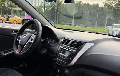 Hyundai Solaris II рестайлинг, 2015 год, 1 090 000 рублей, 22 фотография