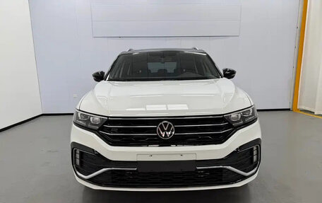Volkswagen T-Roc I, 2022 год, 1 900 000 рублей, 2 фотография