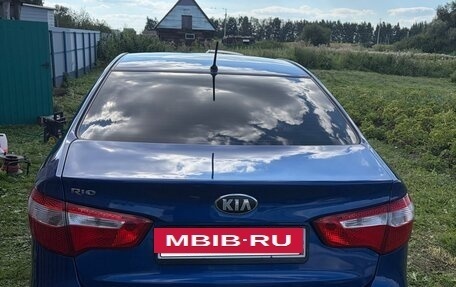 KIA Rio III рестайлинг, 2013 год, 847 000 рублей, 2 фотография